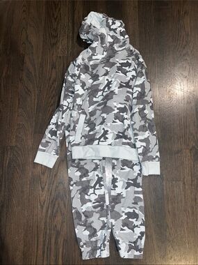 Class Club Boys Gray & White Camo Hoodie + Jogger Set - Size 10/12